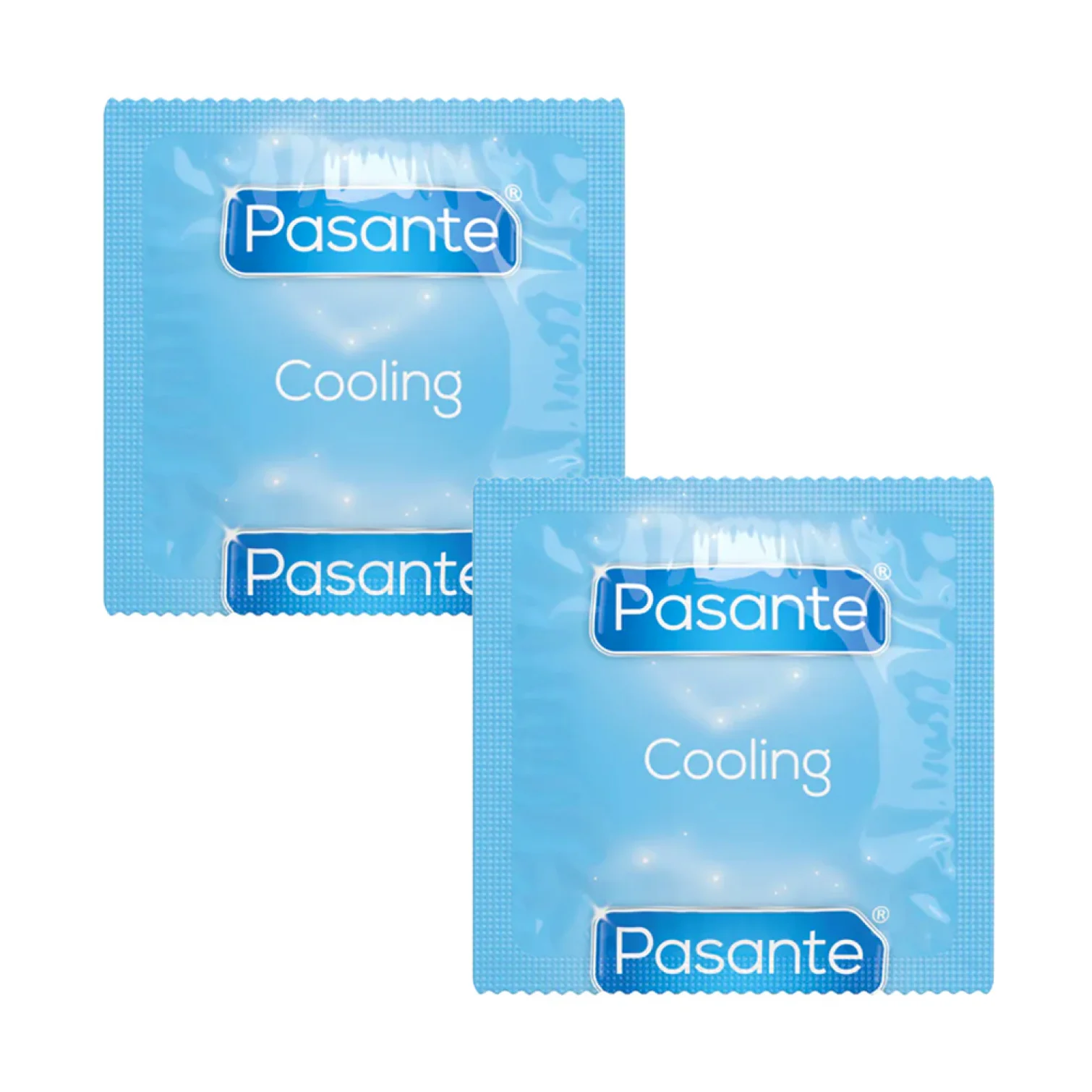 Dva modré balíčky kondomů Pasante Cooling s bílým logem a nápisem na obalu