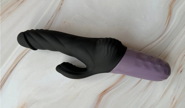 Recenze: Rabbit vibrátor s přirážením BASIC X Dexter