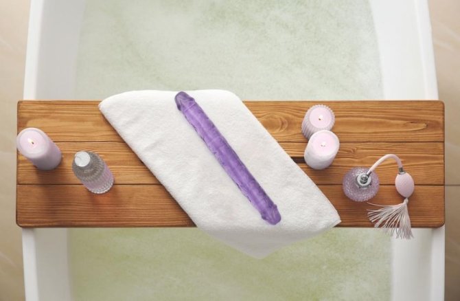 Realrock Oboustranné dildo 34 cm - transparentní