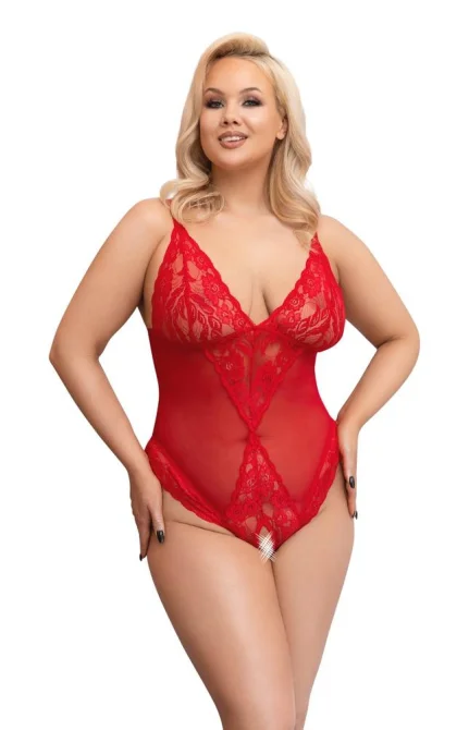 Žena v červeném krajkovém a síťovaném body Cottelli Curves s odhaleným rozkrokem