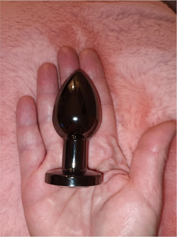 Anální kolík BASIC X Nick v ruce testerky